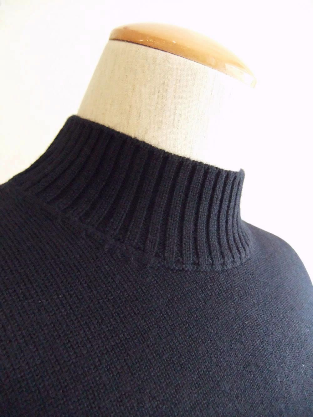 【D7M144】メリノ ミドルゲージ モックネック ニット  (ネイビー)
