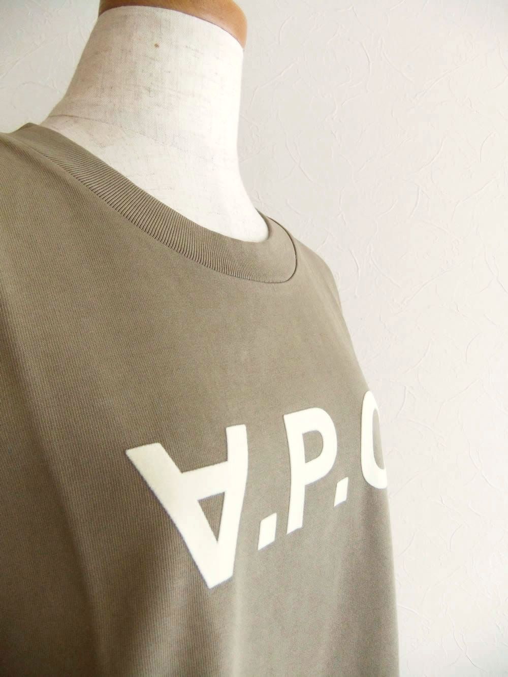 《LADIES》 A.P.C.  カーキ STNDARD GRAND 'VPC' Tシャツ