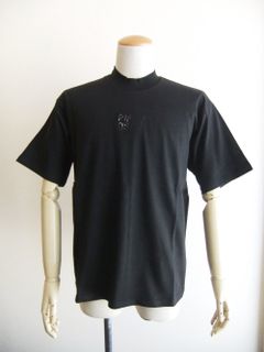 MIYO (ブラック）  ロゴプリント モックネック半袖 Tシャツ