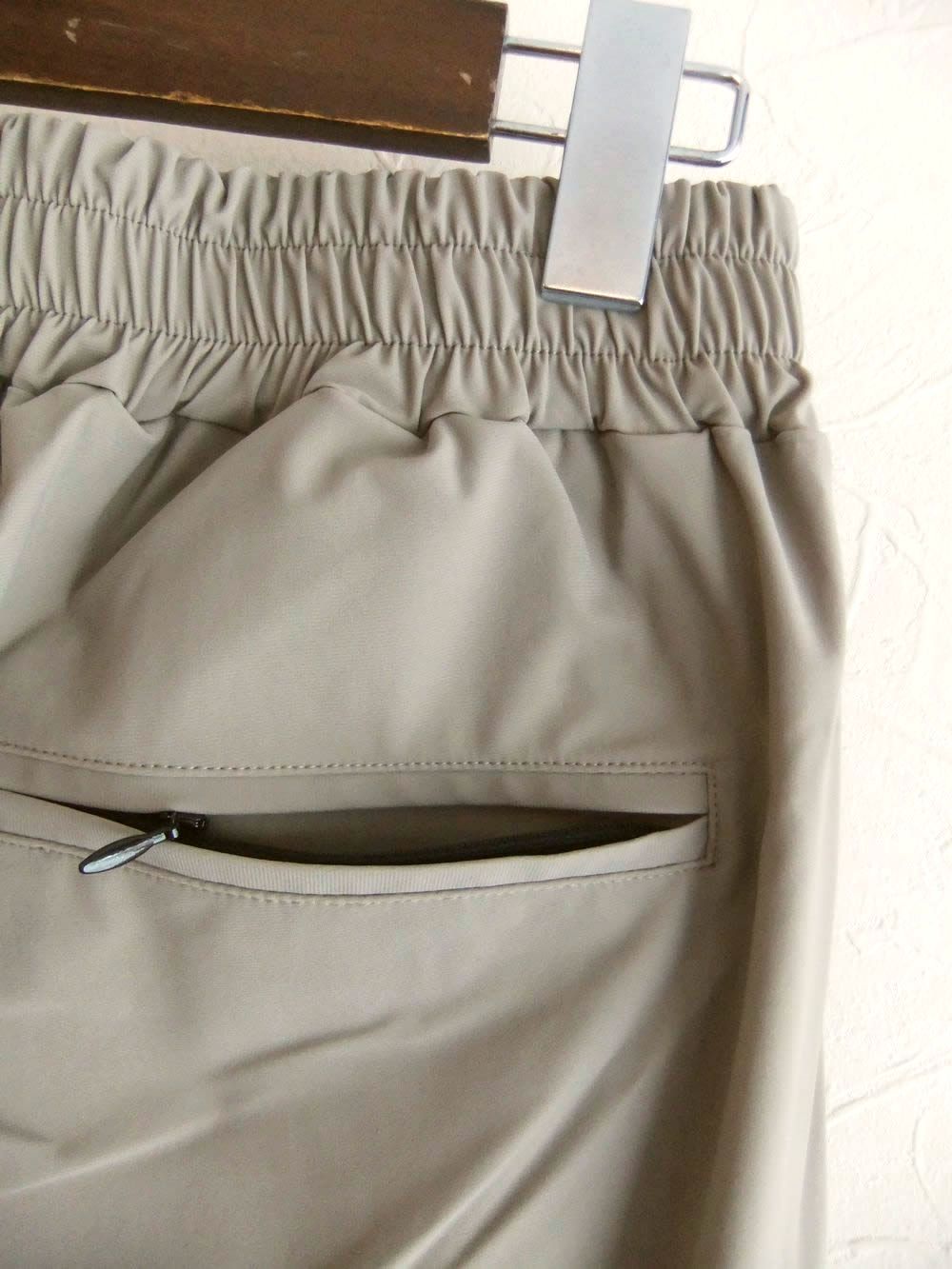 PANTS OVER PINCES COLD  (ベージュ) ナイロン ストレッチ パンツ
