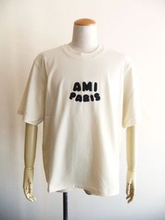 【ユニセックス】AMI DE COEUR Tシャツ  （クリーム ）  ロゴ パッチ 半袖 Tシャツ