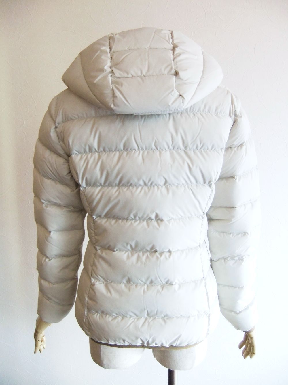 《LADIES》 MATT STELLA  (オフホワイト) マットナイロン ダウンブルゾン  32560