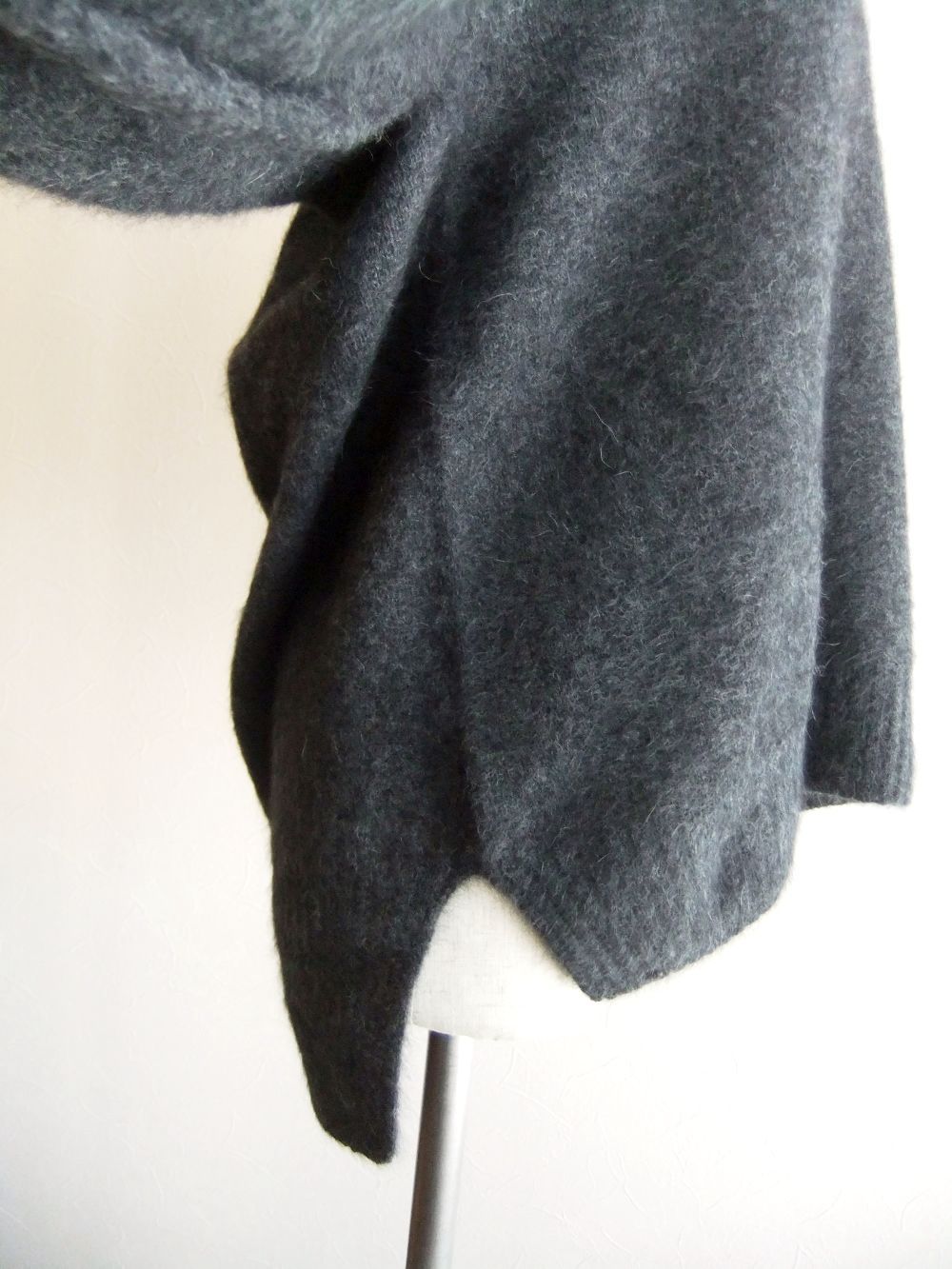 Ferret Hair Drape PO  Vネック ボリュームスリーブ 3D プルオーバー  2103-0102