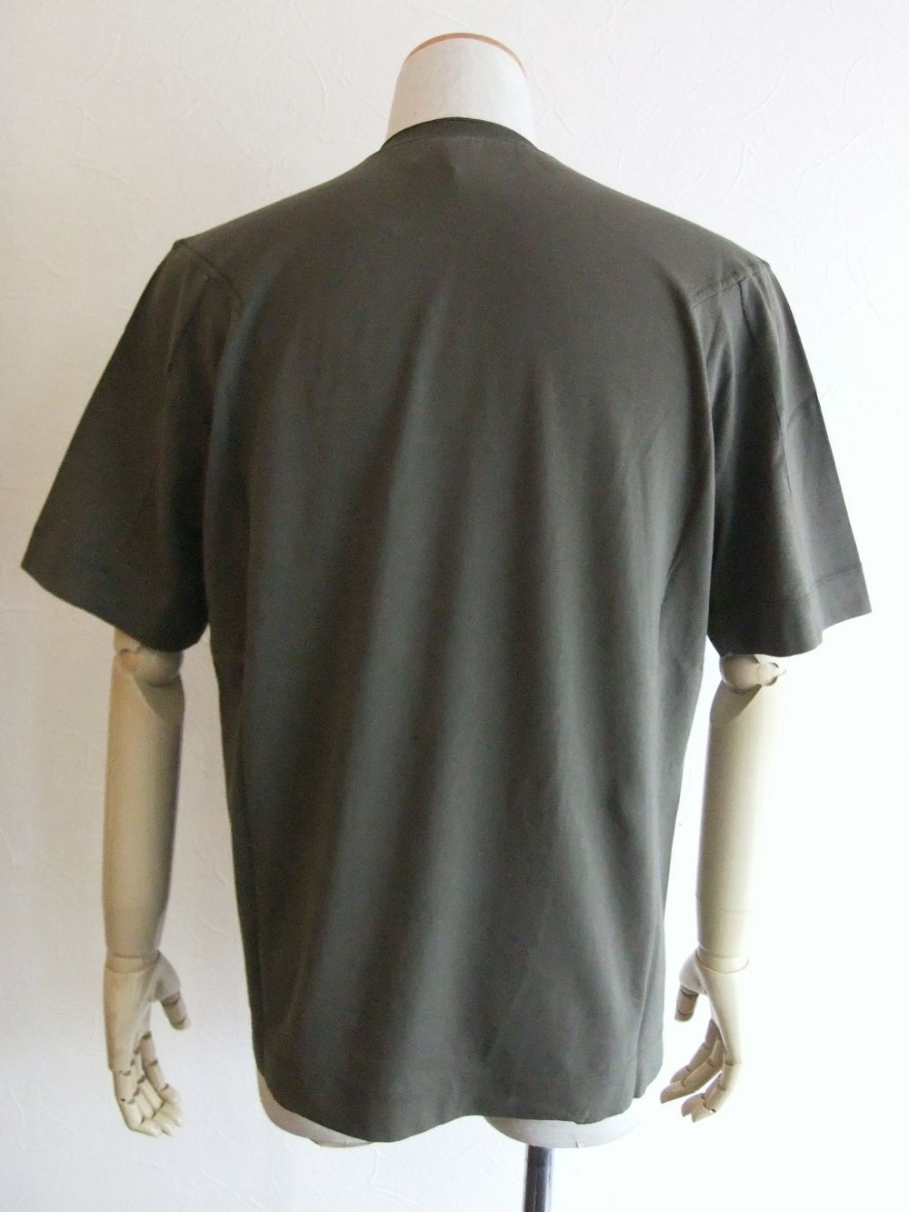 スプレーPRINT クルーネック  Tシャツ   ( カーキ )