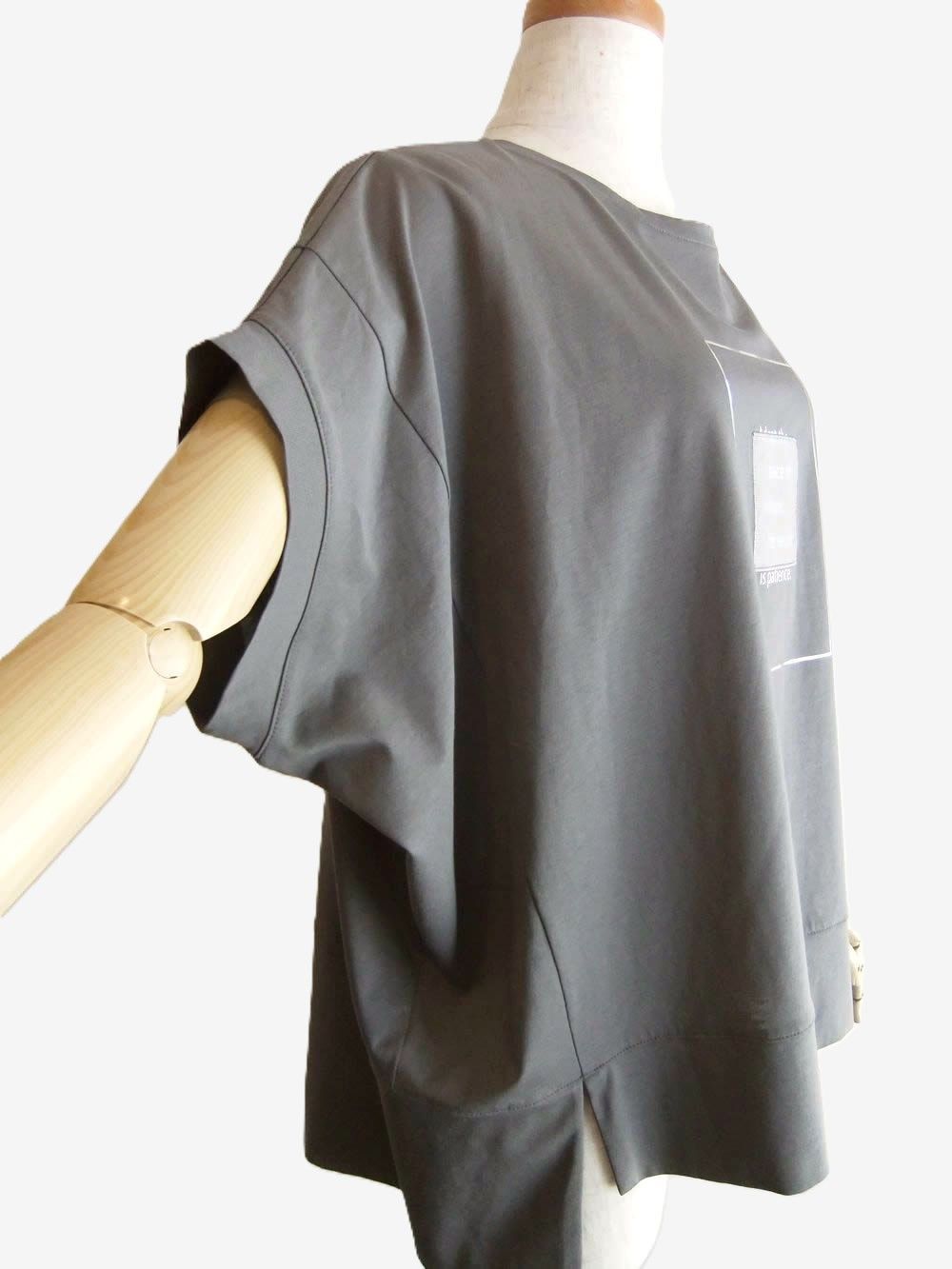 スクエア 箔プリント フロントスリット コクーン Tシャツ  (チャコールグレー)  626938