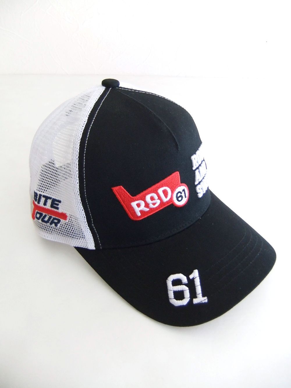 RED IRON MESH CAP  (ブラック)   ロゴ入りキャップ    RSA-24005