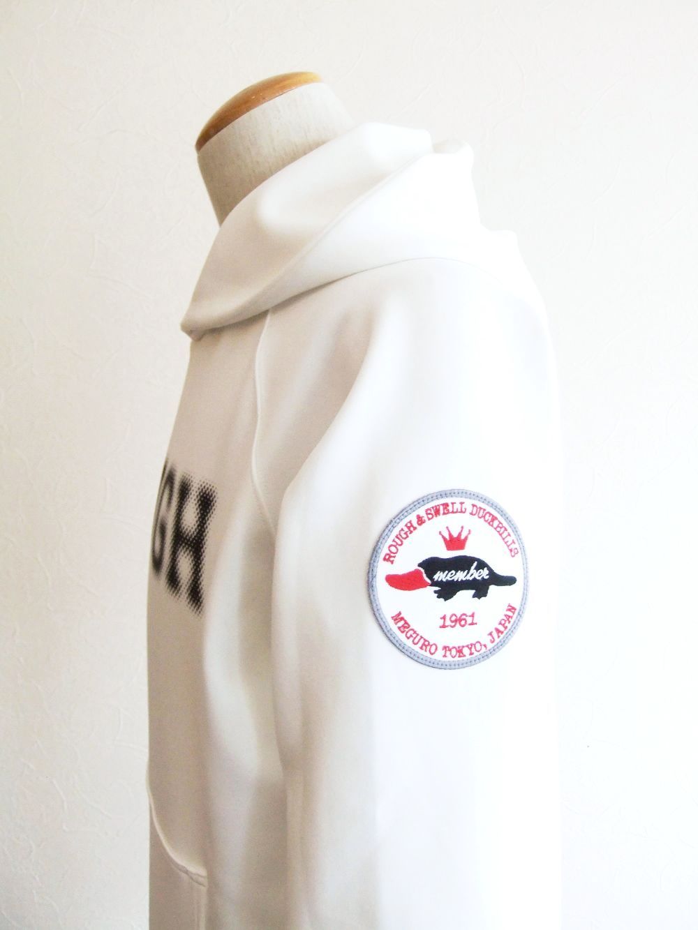 HAZY LOGO HOODIE  (ホワイト) ロゴ入りフーディ   RSM-23036