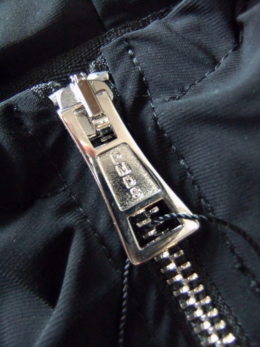 INVISIBLE FLEECE   スーパーストレッチパーカー
