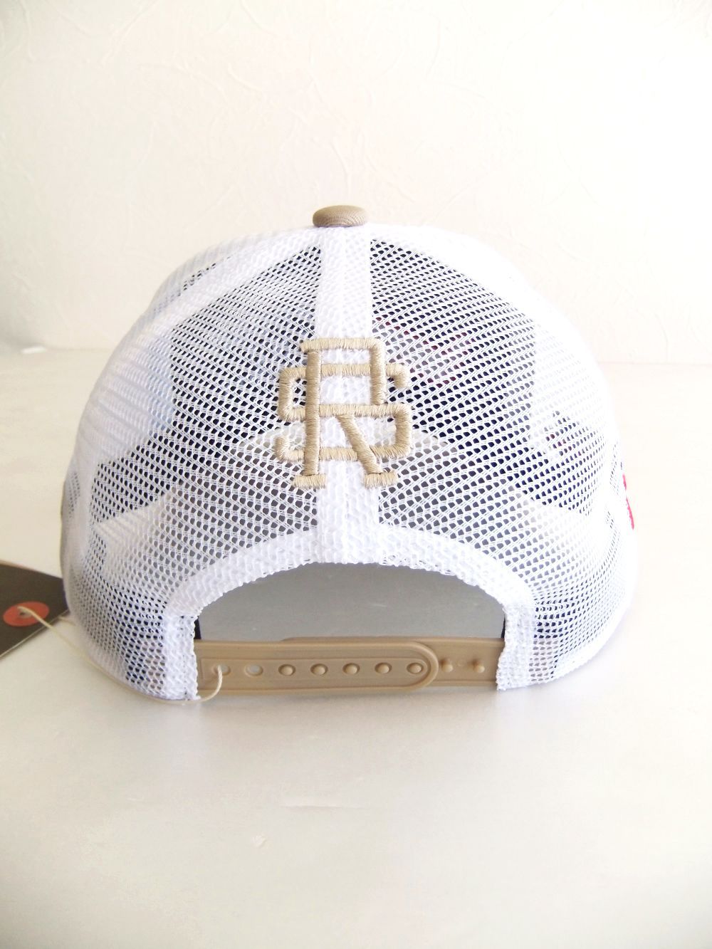 RED IRON MESH CAP  (ベージュ)   ロゴ入りキャップ    RSA-24005
