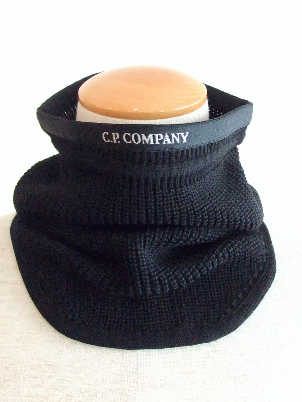 C.P. COMPANY - EXTRA FINE MERINO WOOL SNOOD ロゴ ウールスヌード