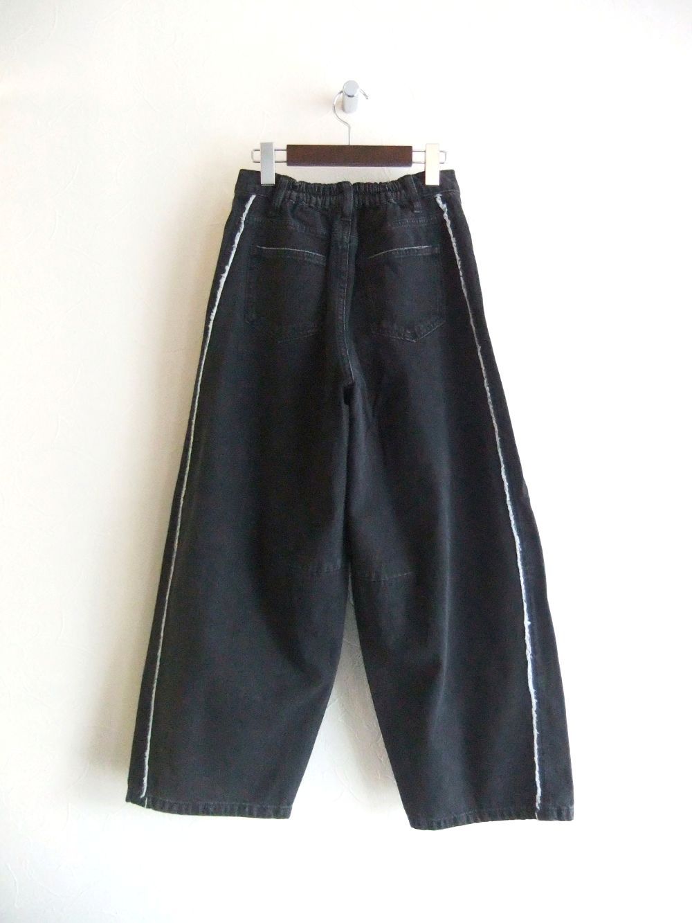 【jeune】 サイドライン入り ワイド コクーン デニム   J146601M