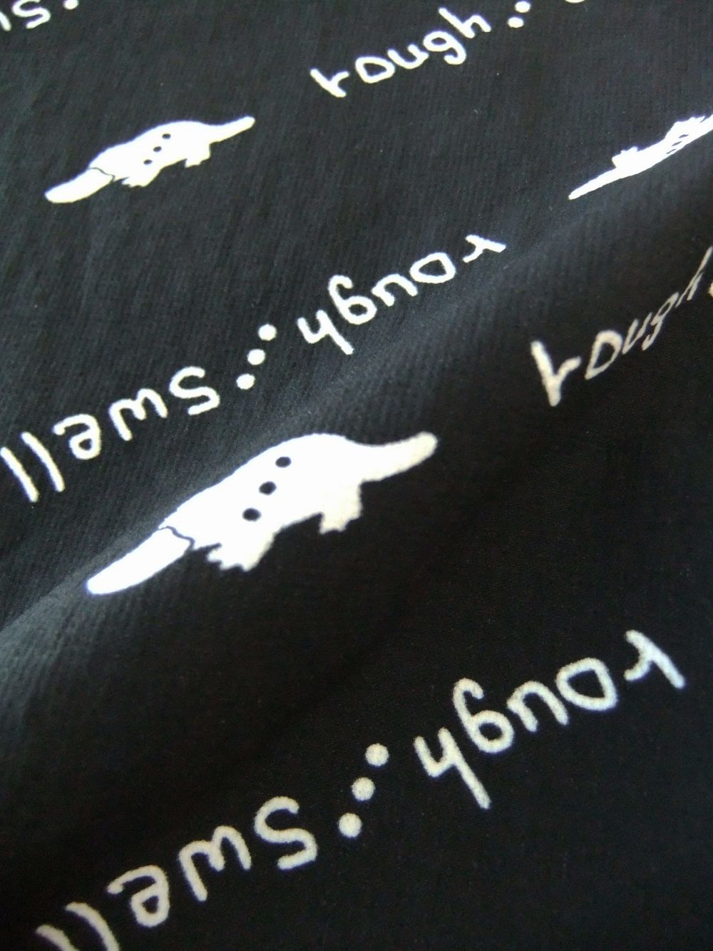 rough & swell - KAHALA SHORTS (ブラック) ストレッチ プリント