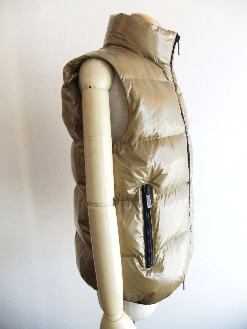 TLTRA LIGHT DOWN VEST      ダウン ベスト