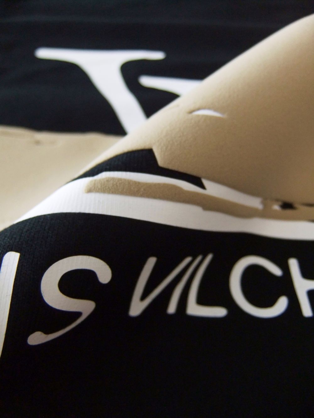 【MICALLE MICALLE Account】 HOMMAGE DORO LZ T-SHIRT   (ブラック)   ロゴ T-SHIRT   MAD116TDB