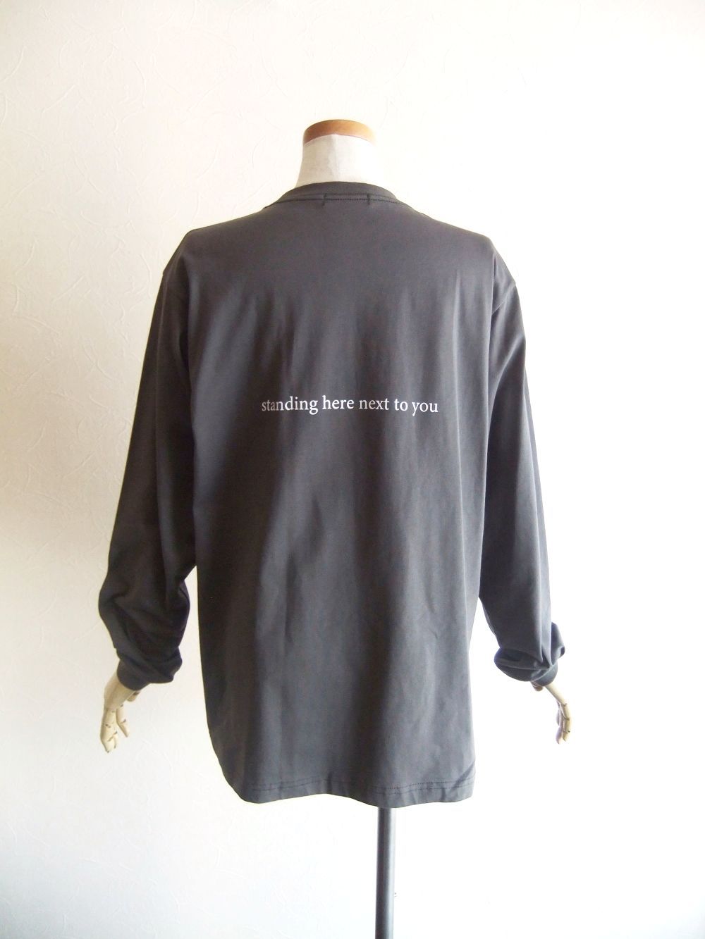 ドッグプリント  長袖 Tシャツ  (チャコール)  526977
