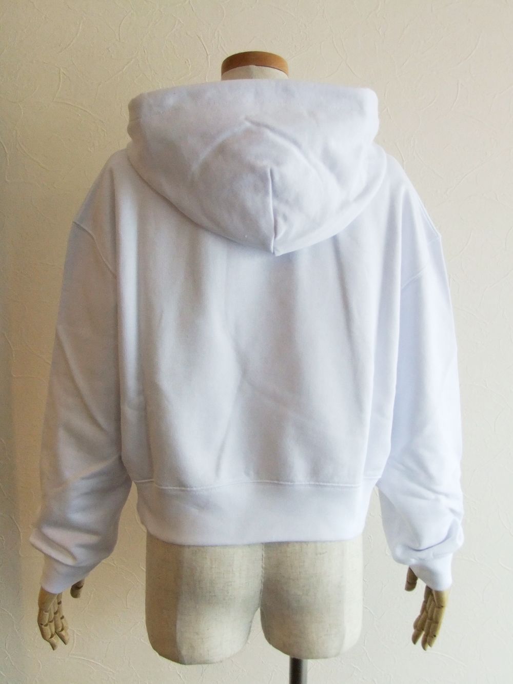 《LADIES》 ロゴ入りリブ スウェット ショート パーカー   2941-MDM177