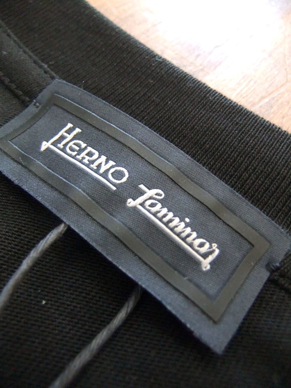 HERNO ★ Laminar コットン クルーネックTシャツ JG002UL52000 HERNO（ヘルノ）Laminarラミナー コットン×ゴアテックスS/S