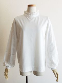 【Klassiek】 フリル付き スタンドカラー ブラウス Tシャツ  （ホワイト） K125502M