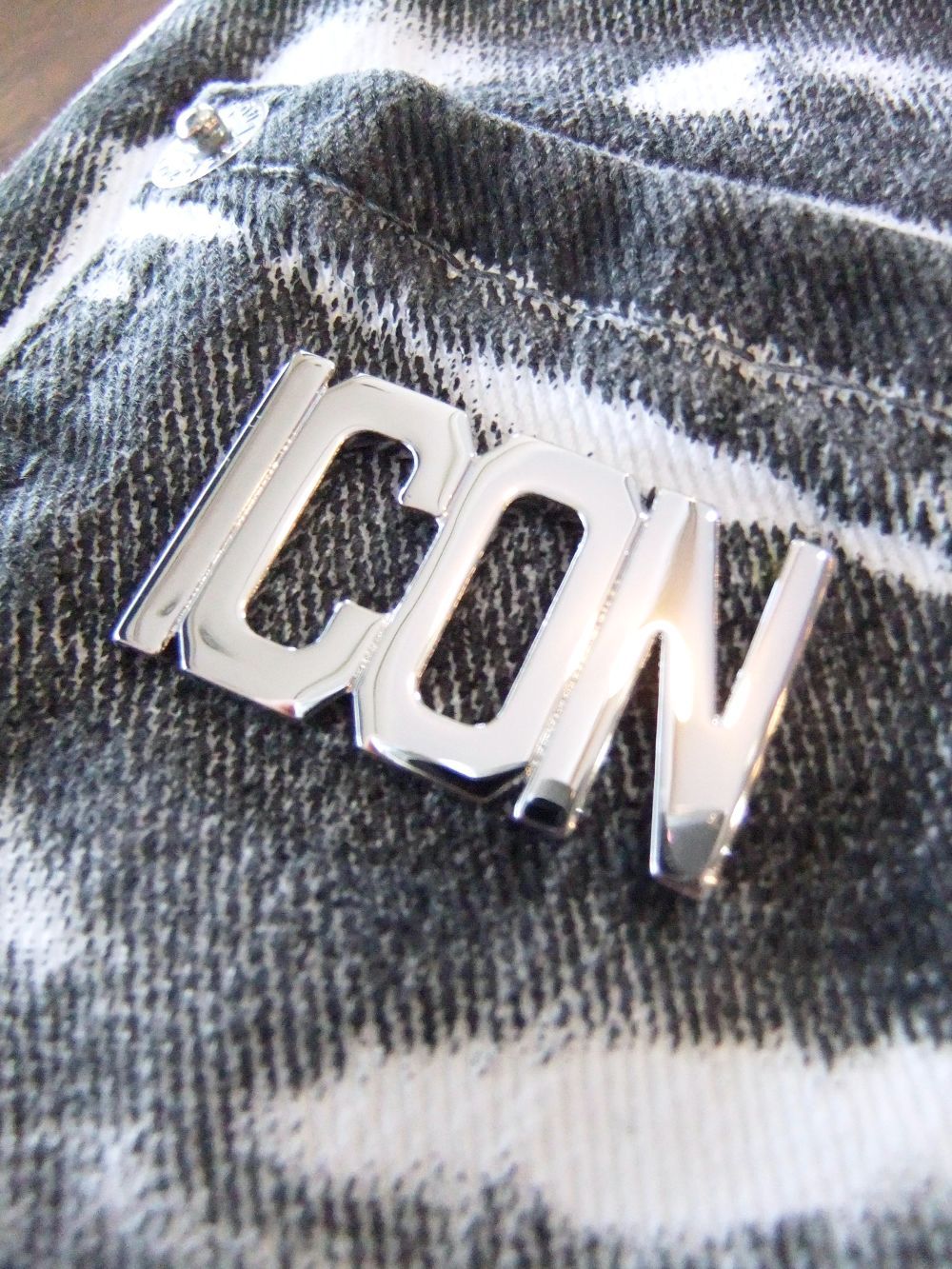 ICON WHITE COAL WASH 642 JEANS    ストレートジーンズ   S79LA0075