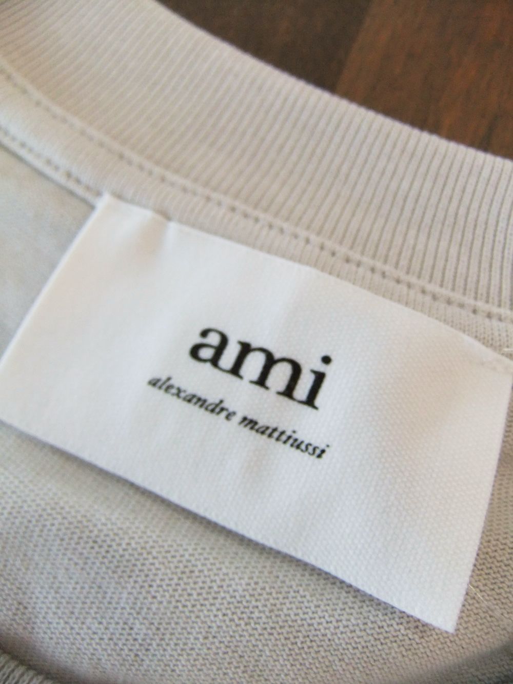【ユニセックス】AMI DE COEUR Tシャツ (ベージュ）  ロゴ半袖 Tシャツ