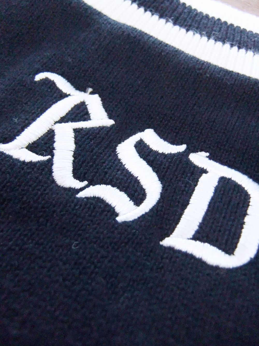 【LADIES】 NOTTINGHAM V- NECK W.   ロゴ入り ラインリブ 配色 Vネックセーター  RSL-22038