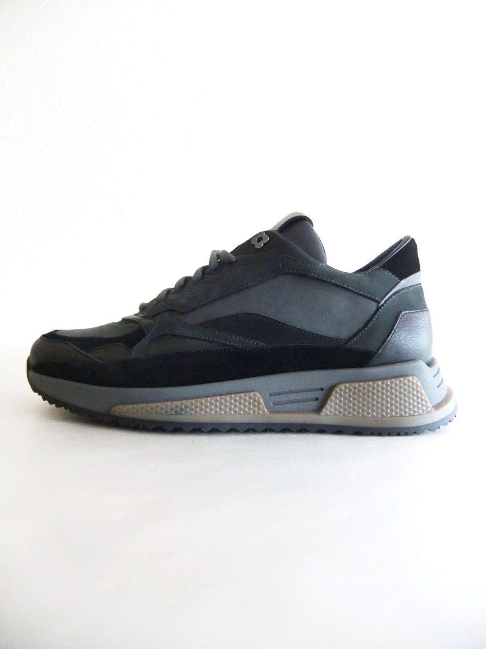 LARDINI スエード × レザー スニーカー