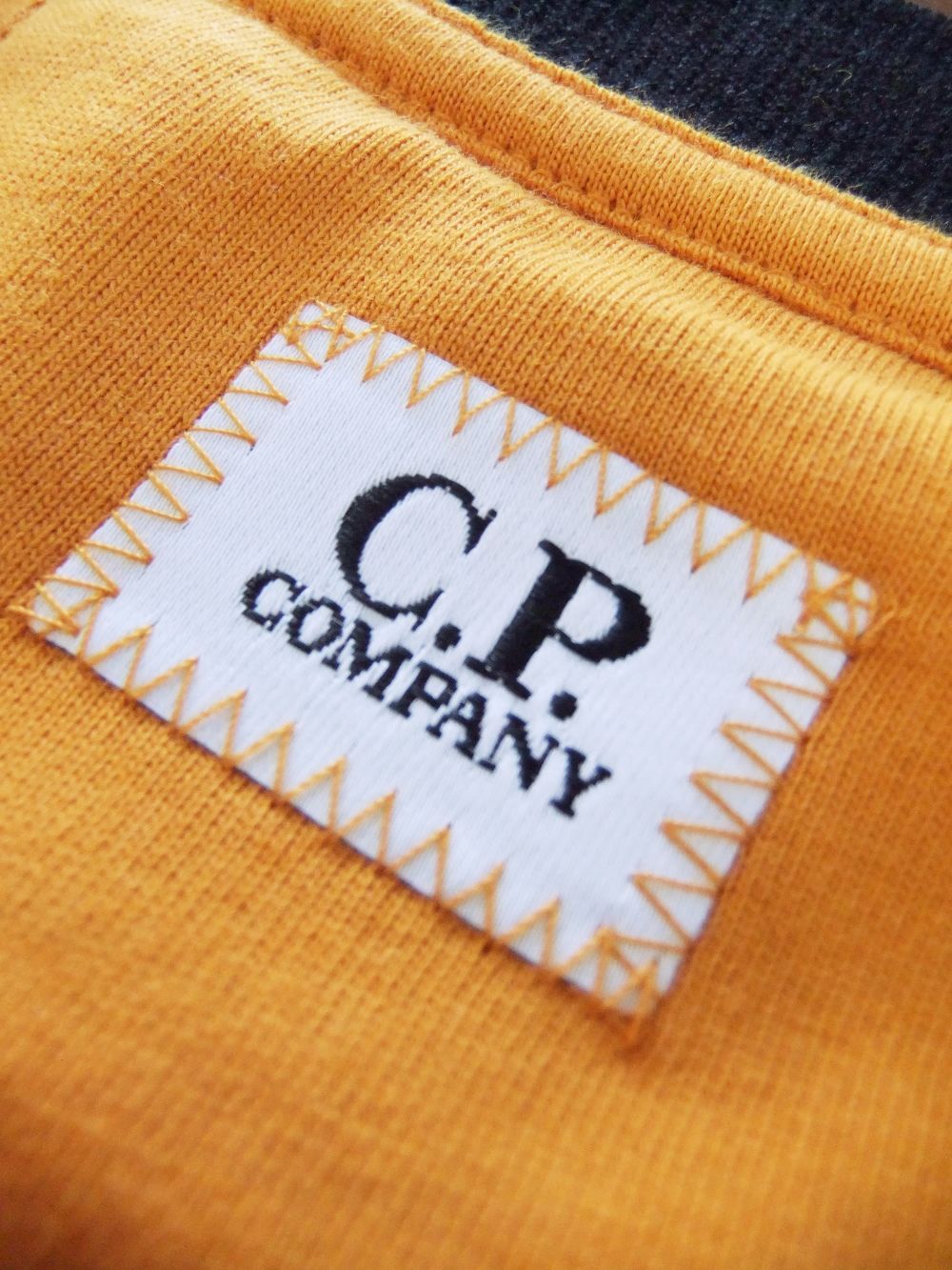 DIAGONAL RAISED FLEECE  SWEATSHIRT  (イエロー) クルーネック スウェットシャツ