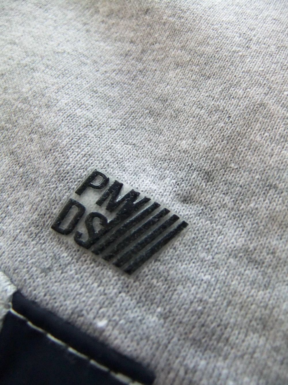 PEKKO  HARF ZIP フーディ