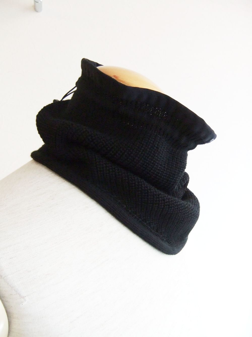EXTRA FINE MERINO WOOL SNOOD  ロゴ ウールスヌード