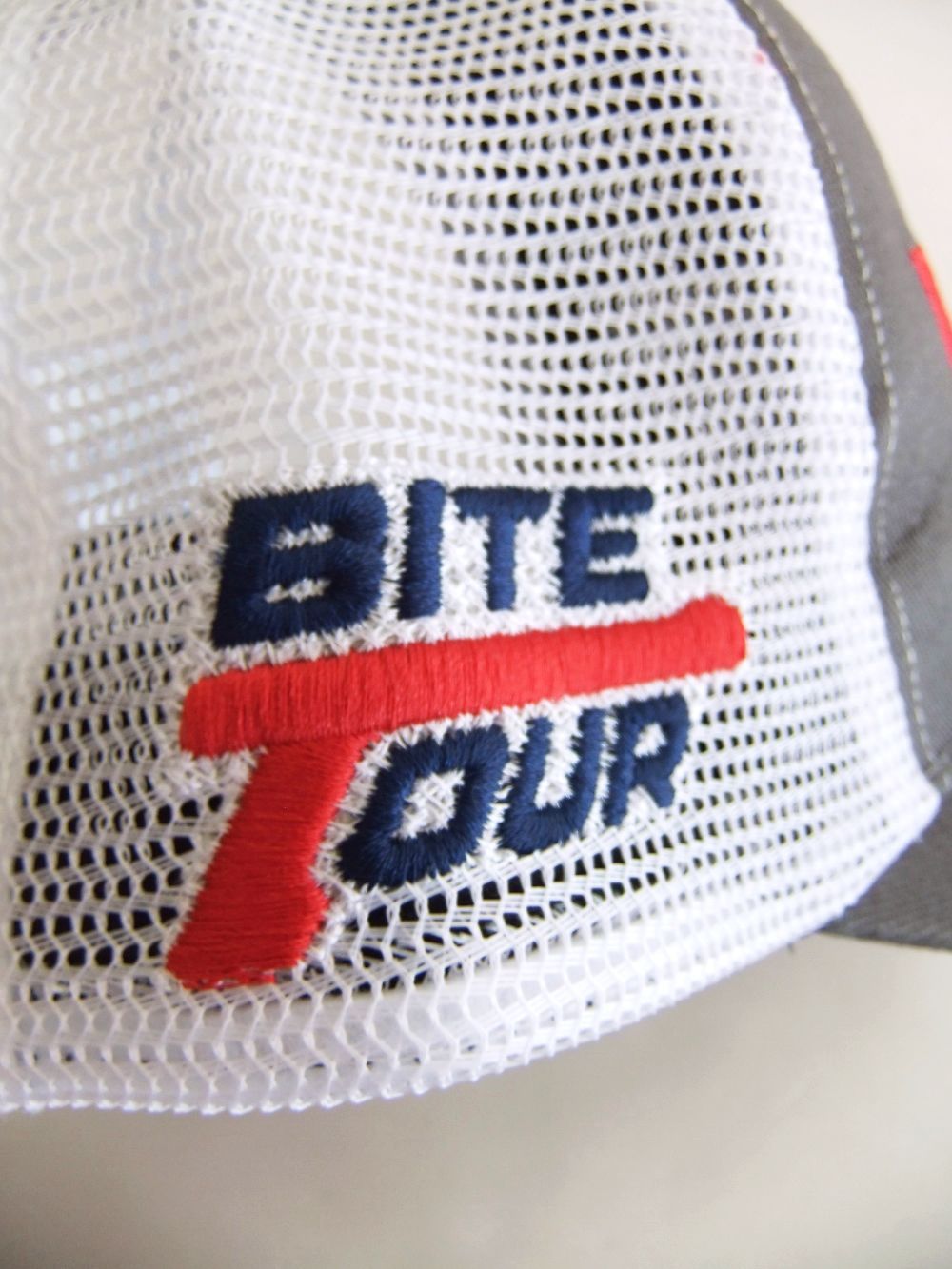 RED IRON MESH CAP  (モカ)   ロゴ入りキャップ    RSA-24005