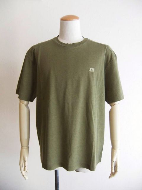 20/1 JERSEY PLATED LOGO T-SHIRT  （ミリタリーグリーン）  ロゴ半袖Tシャツ