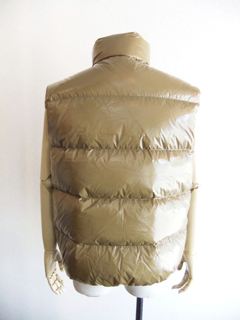 TLTRA LIGHT DOWN VEST      ダウン ベスト