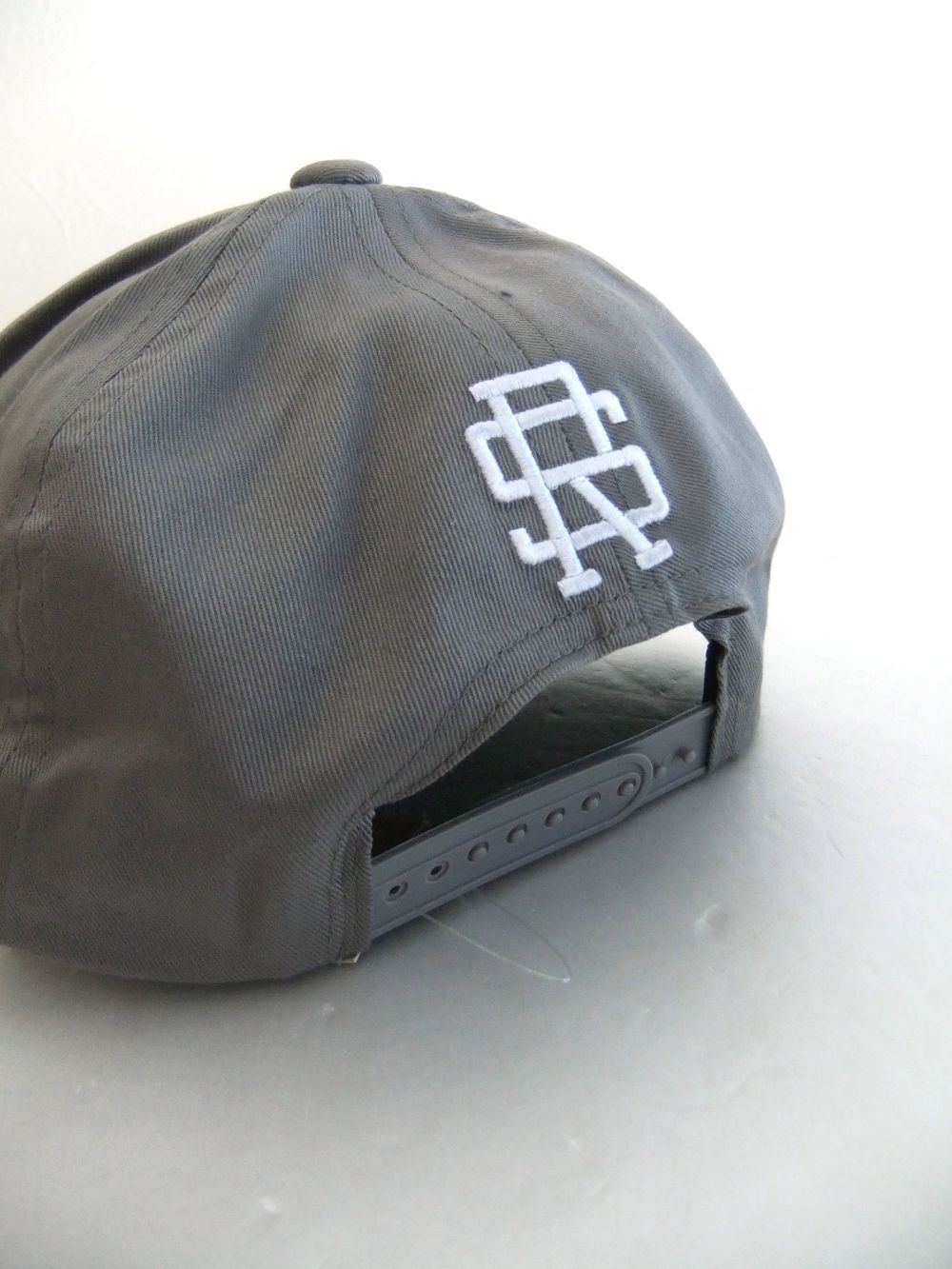 Rough & Swell - KATAKANA B.B. CAP ( グレー ) ロゴ入りキャップ | 4.444glad