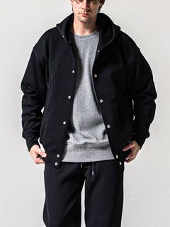 AZE VARSITY HOODIE   (ブラック)  フード付き スタジャン