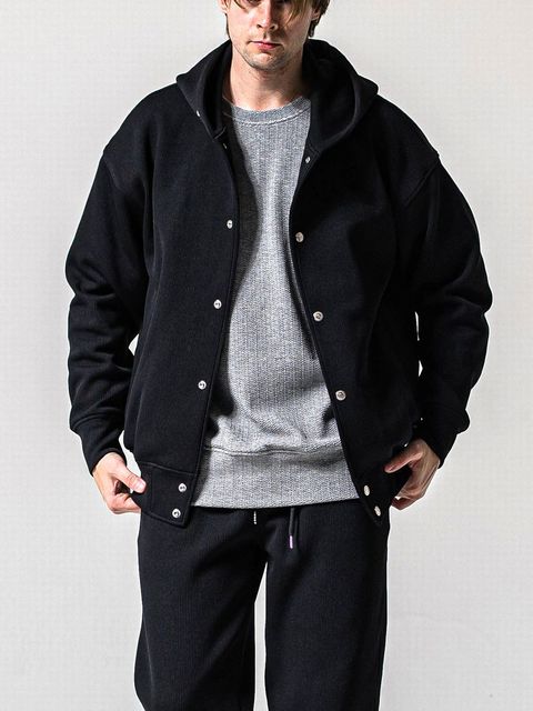 AZE VARSITY HOODIE   (ブラック)  フード付き スタジャン