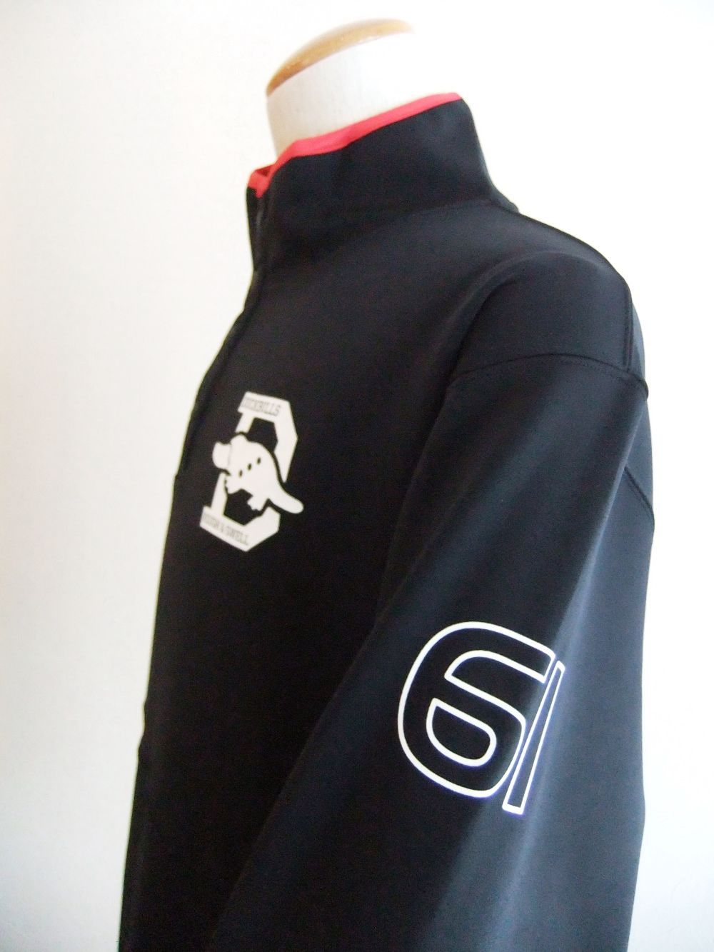 CINCINNATI PULLOVER  (ブラック)  ドットボタン ロゴ入り プルオーバー  RSM-23212