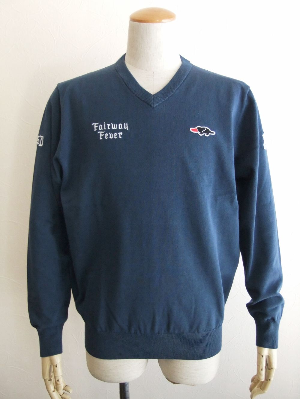 FAIRWAY FEVER V- NECK   ロゴ入りVネックセーター (ライトネイビー) RSM-22087