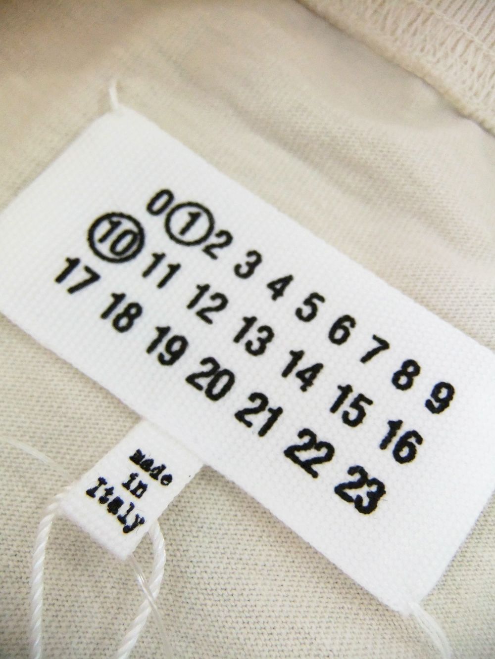 MAISON MARGIELA    (クリーム)  ハイネック コットン Tシャツ