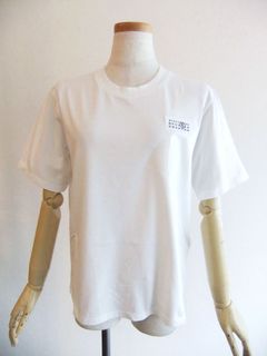【レディース】MM⑥ MAISON MARGIELA  (ホワイト)  ロゴ Tシャツ