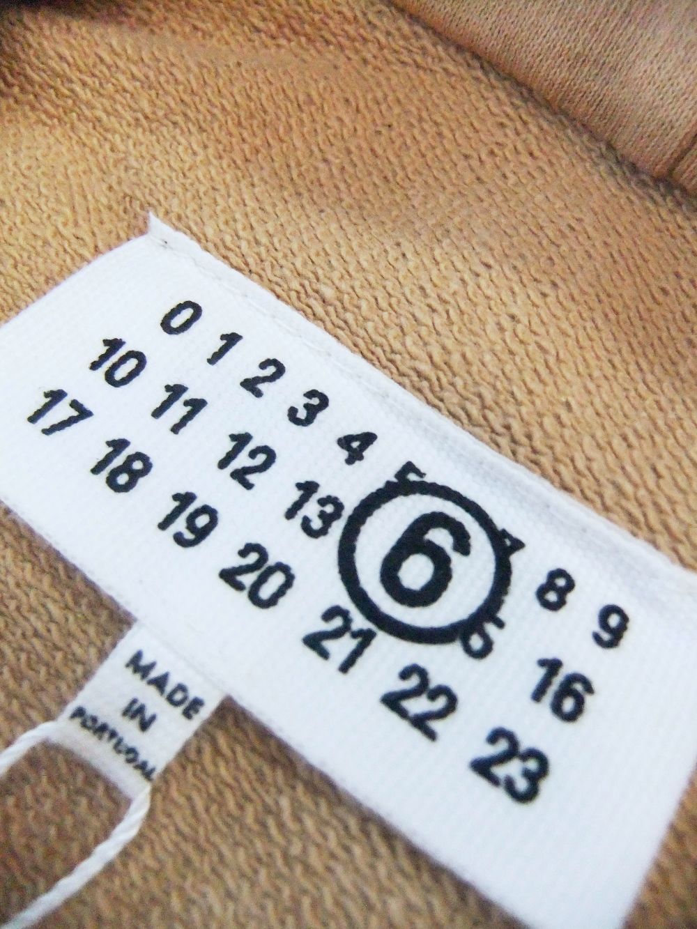 《MM➅》 Maison Margiela  (ベージュ)  ロゴ プルオーバー パーカー
