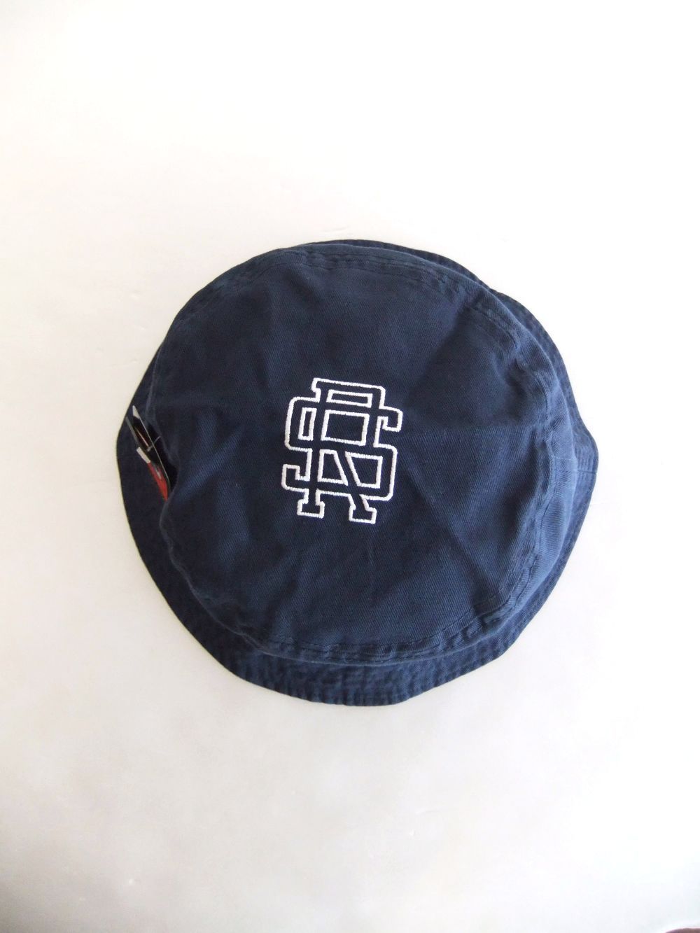 ROYAL LOGO HAT   (ネイビー)  ロゴ入り ハット  RSA-24010
