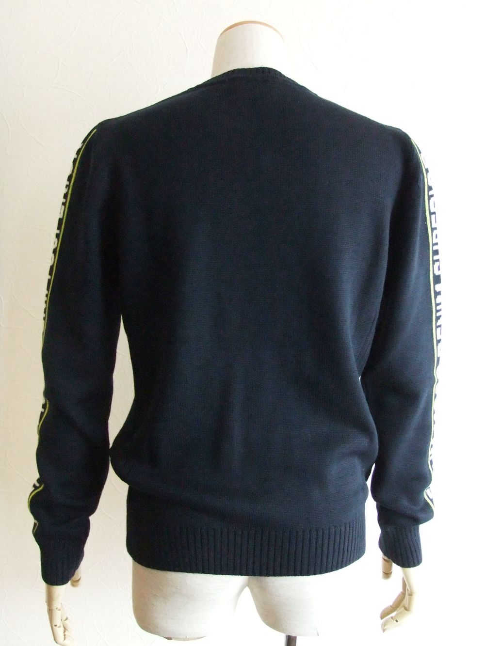 UJI  P.M.D.S LOGO ロゴ入りニット