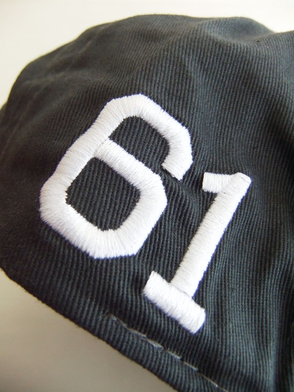 SIMPLE B.B. CAP  ( チャコール )  ロゴ入りキャップ