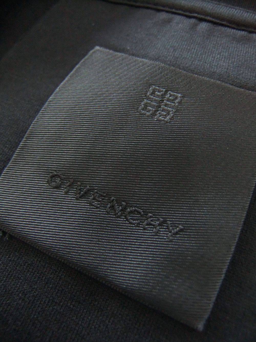 GIVENCHY - GIVENCHY (ブラック) ロゴ Tシャツ | 4.444glad GIVENCHY - GIVENCHY (ブラック) ロゴ Tシャツ | 4.444glad