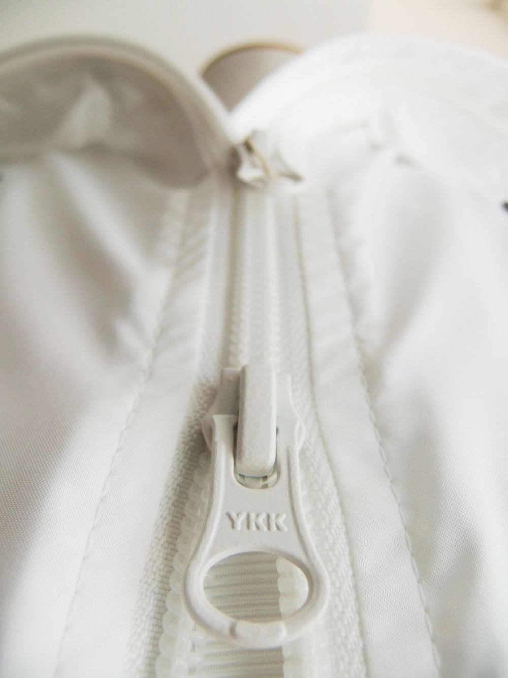 CHIC LOGO HOODIE  ウィンドブレーカー ( ホワイト )   RSM-20247