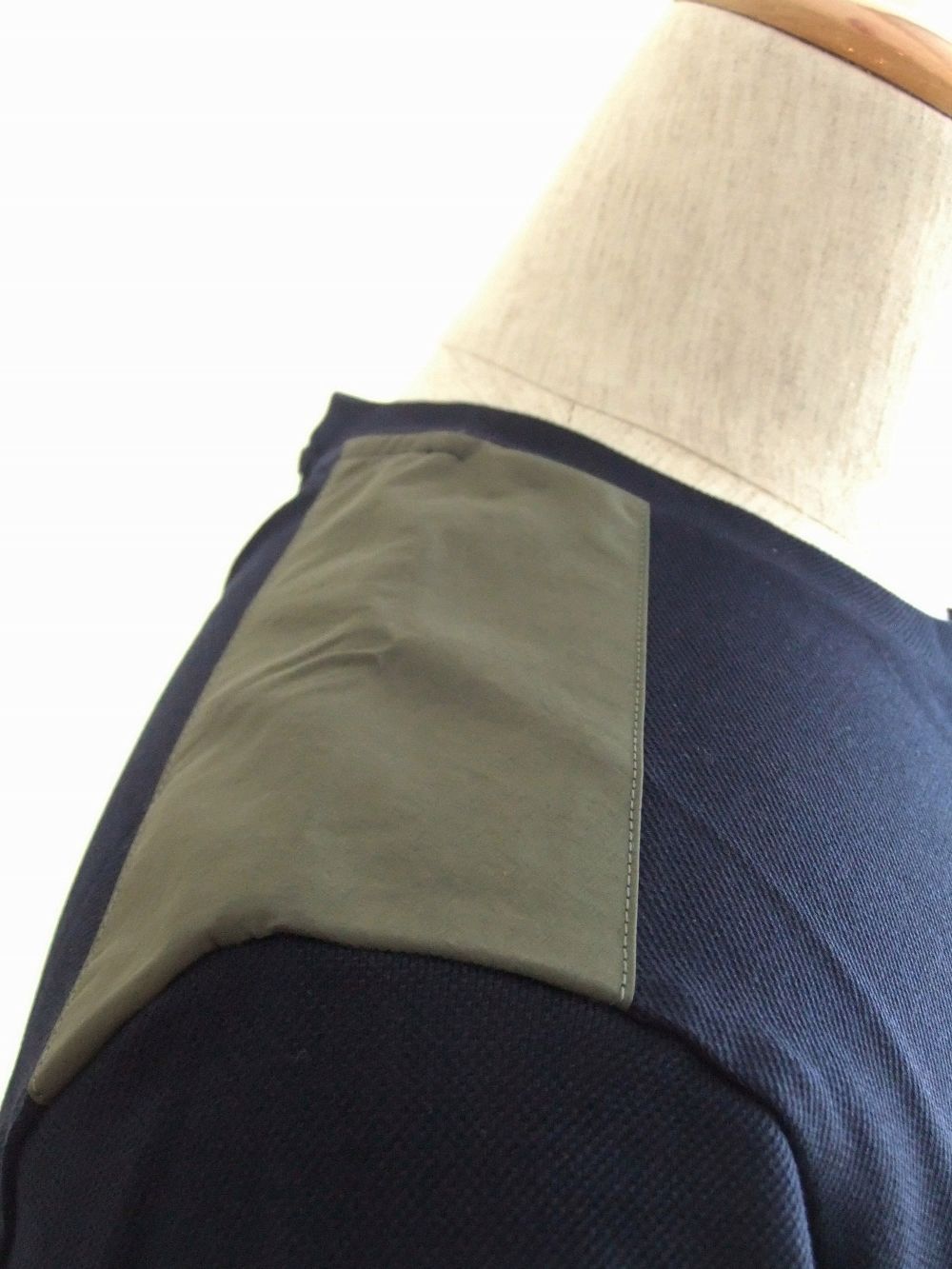 HERNO コットン ピケ クルーネック ロゴTシャツ (ネイビー)  JG000129U-54002