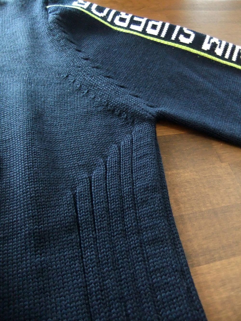 UJI  P.M.D.S LOGO ロゴ入りニット