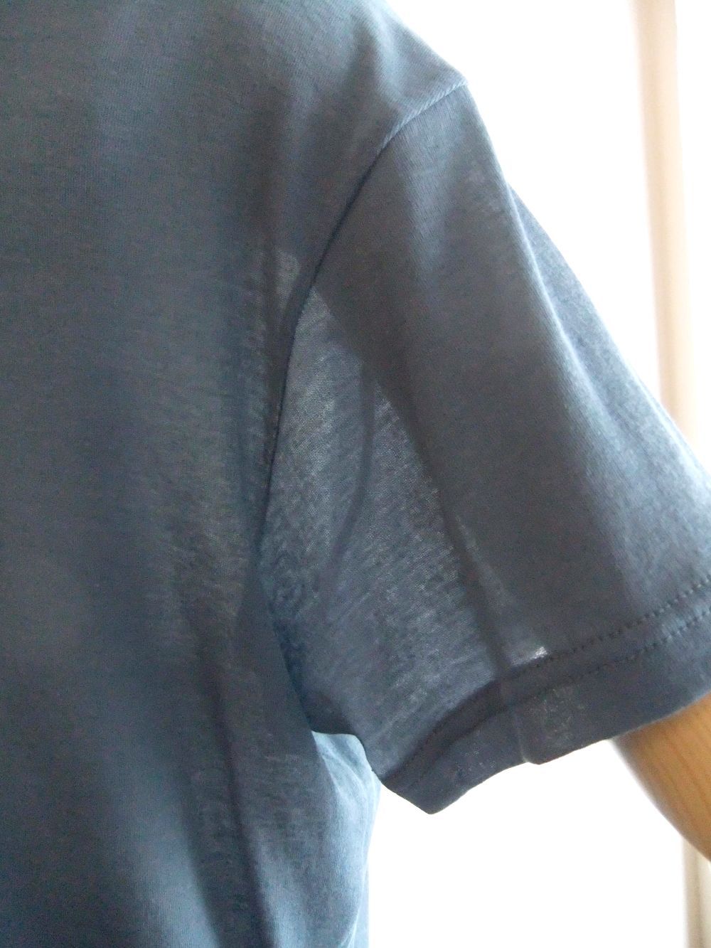 シアー コットン ガーゼ ロゴプリント Tシャツ  (ブルーグレー) 526976