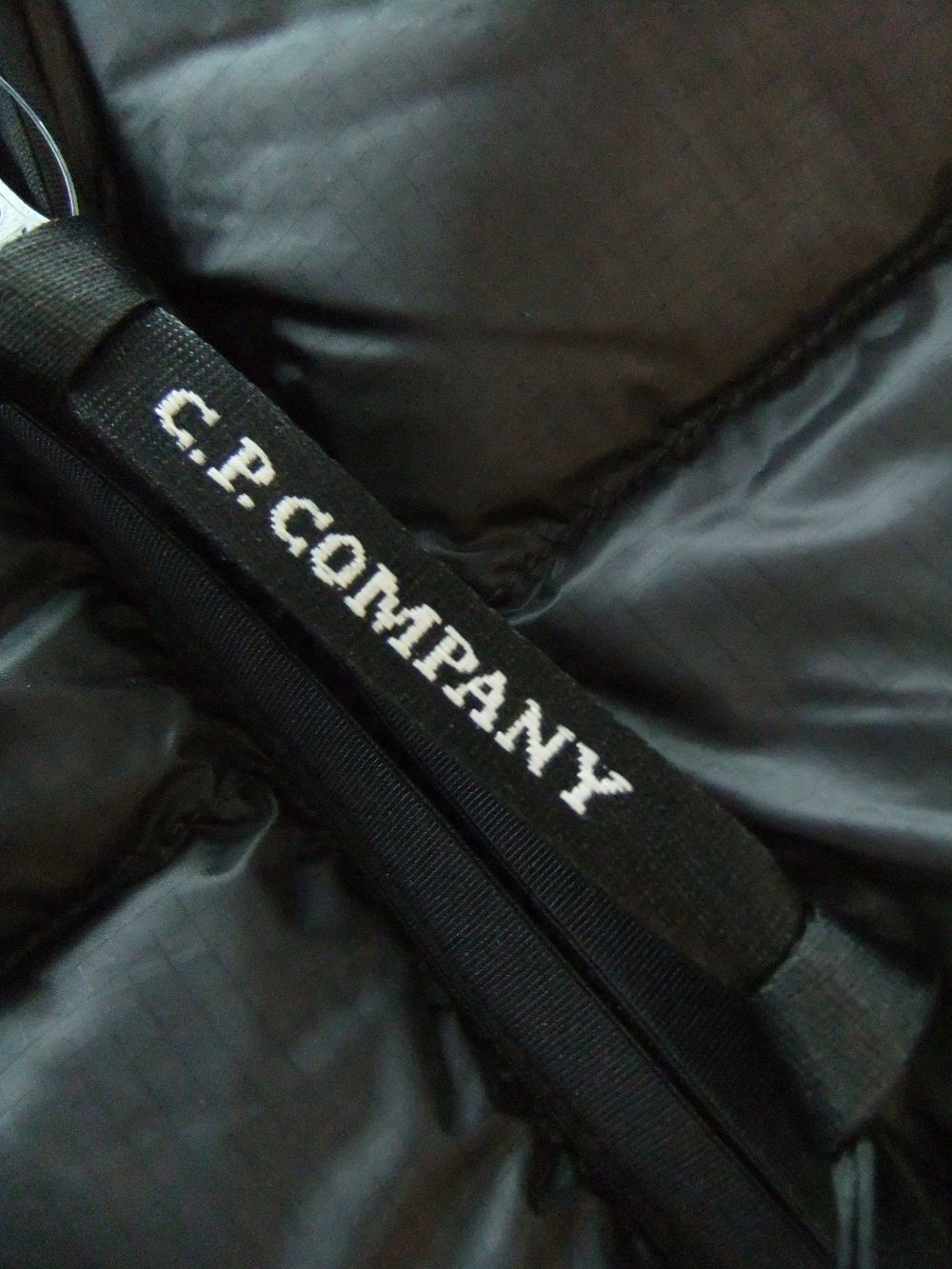 C.P. COMPANY - D.D. SHELL DOWN VEST (ブラック) ナイロン C.P. COMPANY - D.D. SHELL DOWN VEST (ブラック) ナイロン