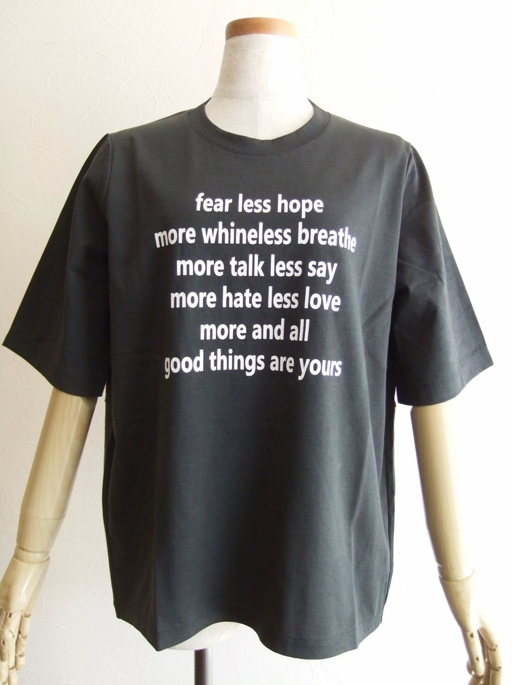 【MOOLA】 レタード オーバーサイズ Tシャツ  (チャコールグレー)  821201